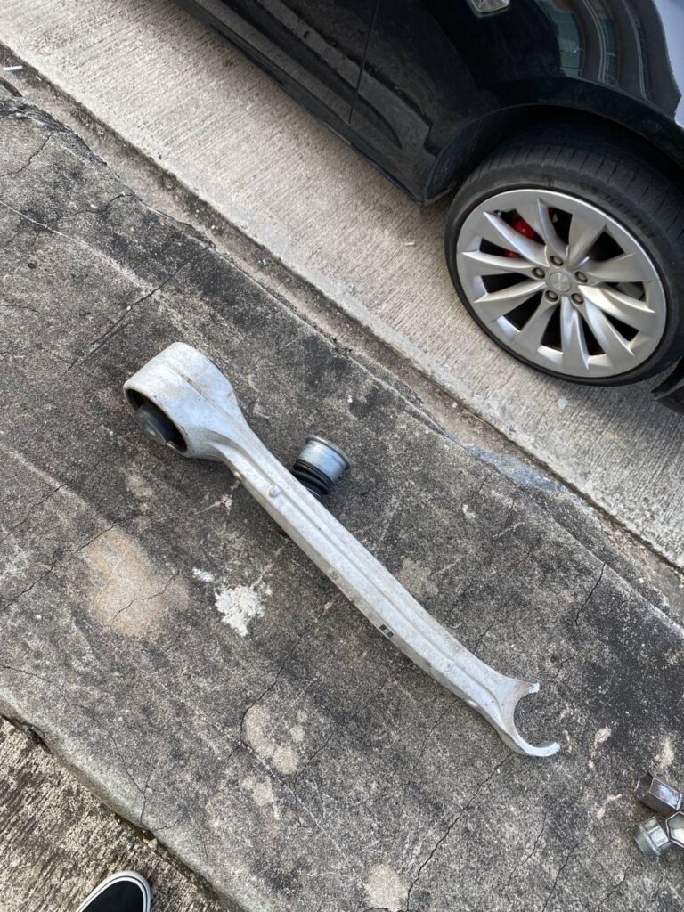 金屬疲勞導致搖臂斷